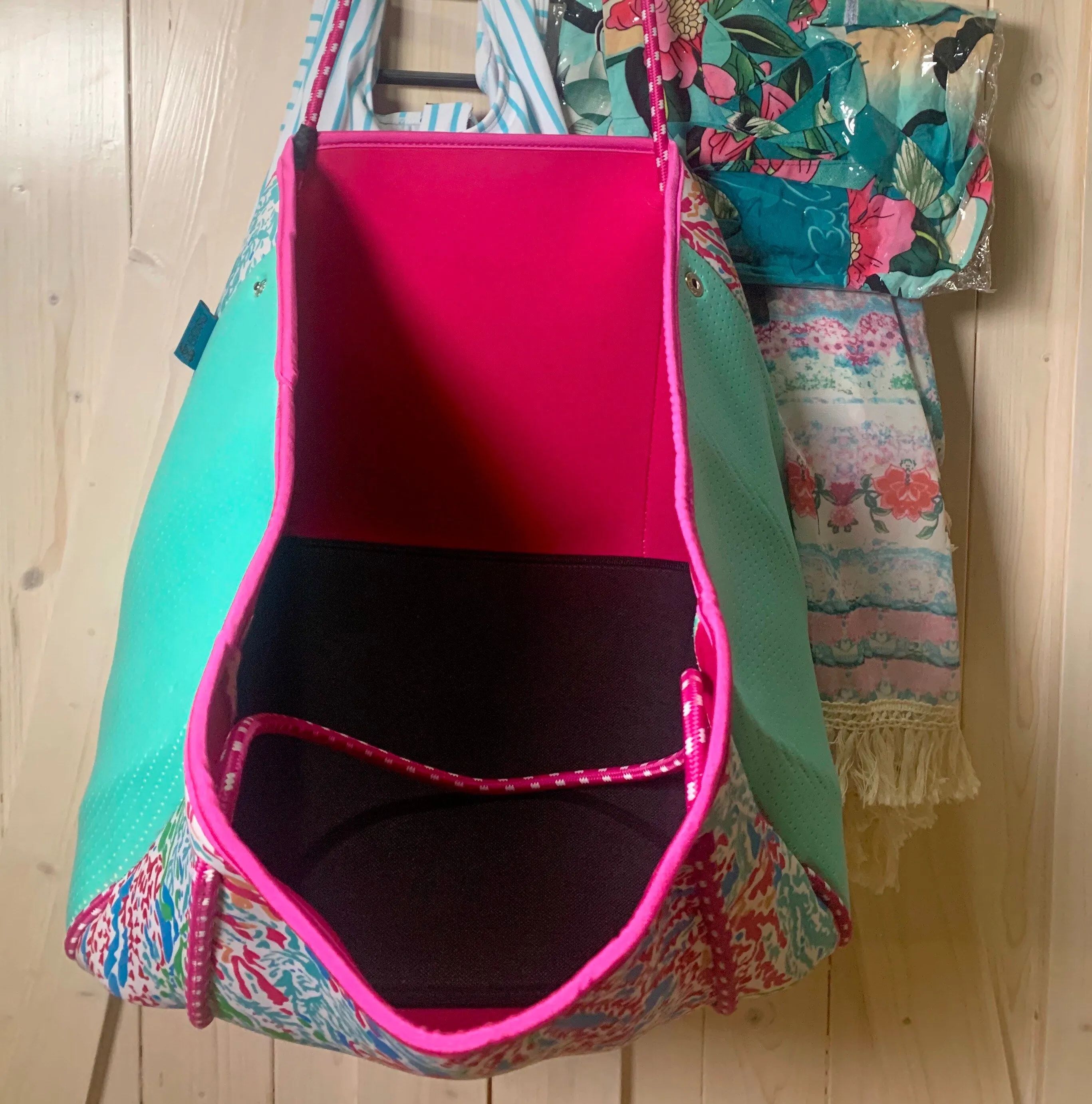 new Pink Coral Reef Neoprene Tote waterproof bag hot pink paracords & interior   aqua turquoise sides w baseboard rain snow shore 2023